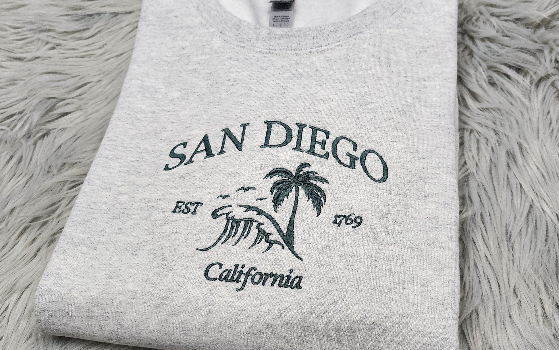 San Diego Embroidered Crewneck - San Diego Surfing California - Embroidered Gifts - T-Shirt - Sweatshirt - Hoodie