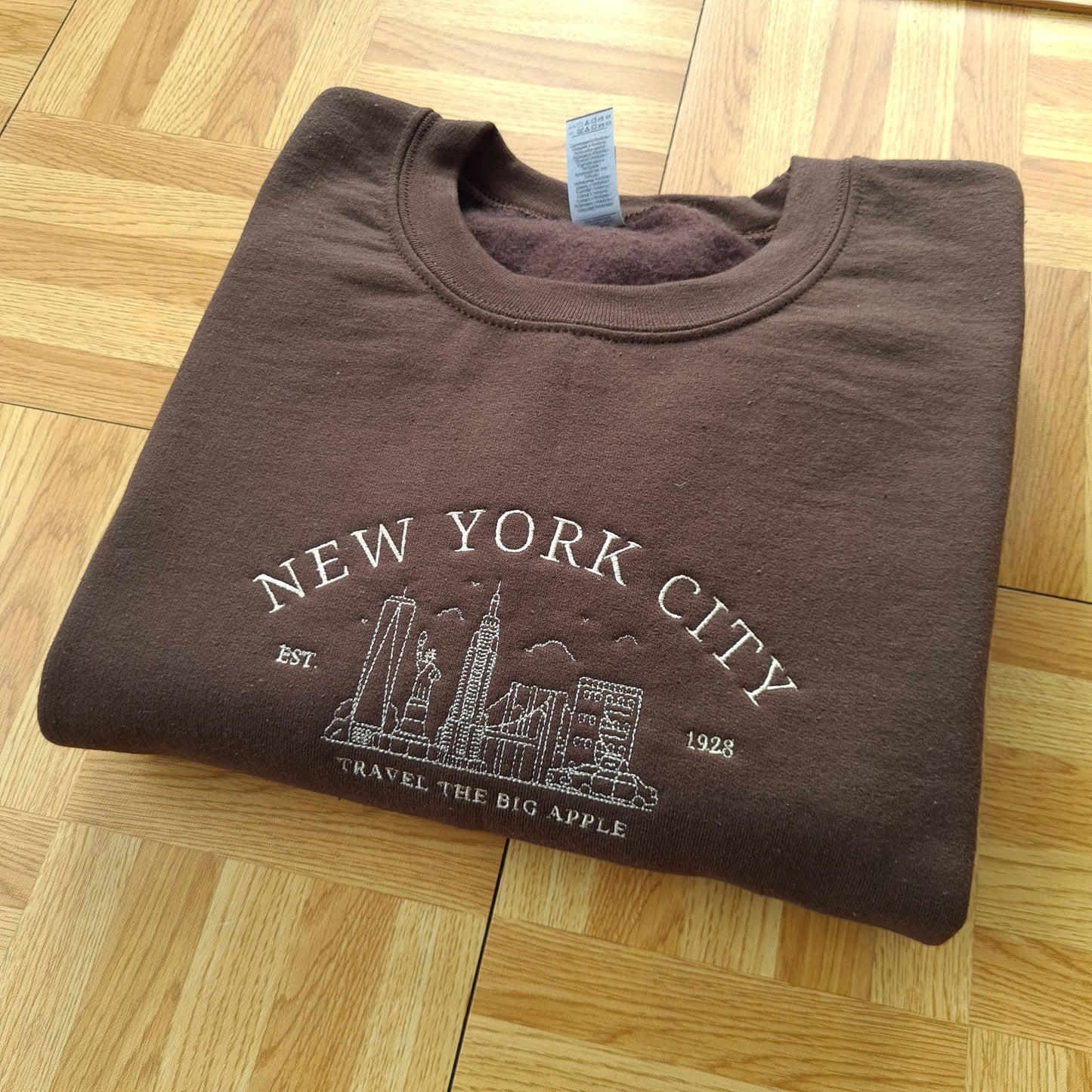CUSTOM New York City Vintage Embroidered Sweatshirt, Vintage 90s Sweatshirt, Unisex Crewneck, Retro City, USA States, Gift for her ideas