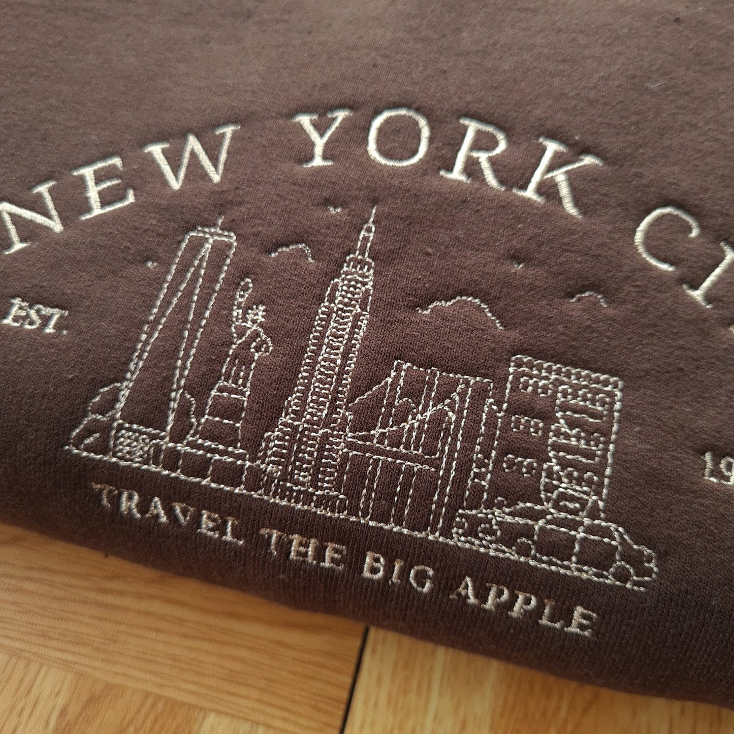 CUSTOM New York City Vintage Embroidered Sweatshirt, Vintage 90s Sweatshirt, Unisex Crewneck, Retro City, USA States, Gift for her ideas