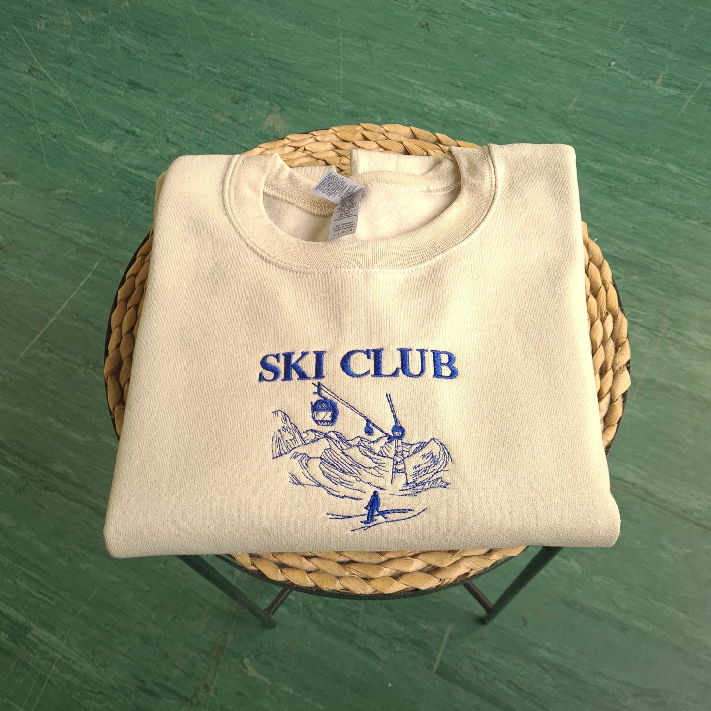 Embroidered Ski Club Crewneck, Vintage Ski Club Sweatshirt, Vintage Crewneck, Embroidered Vintage Sweatshirt, 90s Aesthetic Crewneck