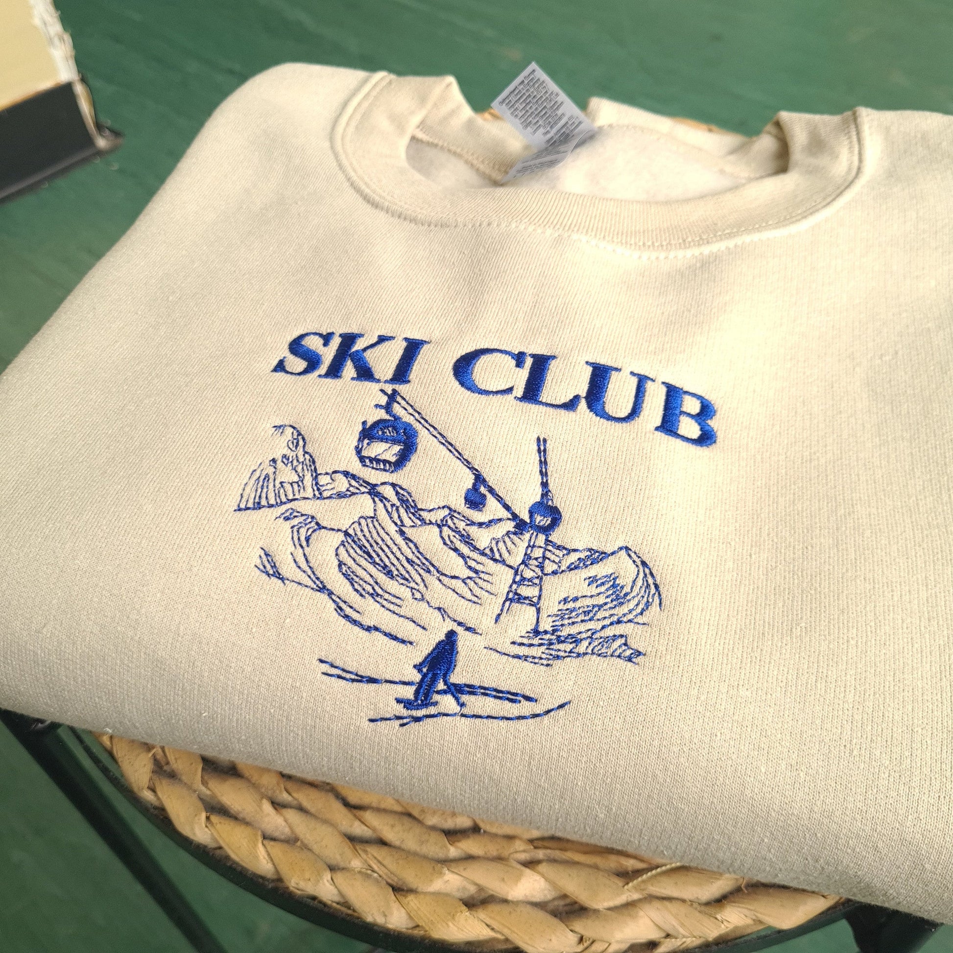 Embroidered Ski Club Crewneck, Vintage Ski Club Sweatshirt, Vintage Crewneck, Embroidered Vintage Sweatshirt, 90s Aesthetic Crewneck