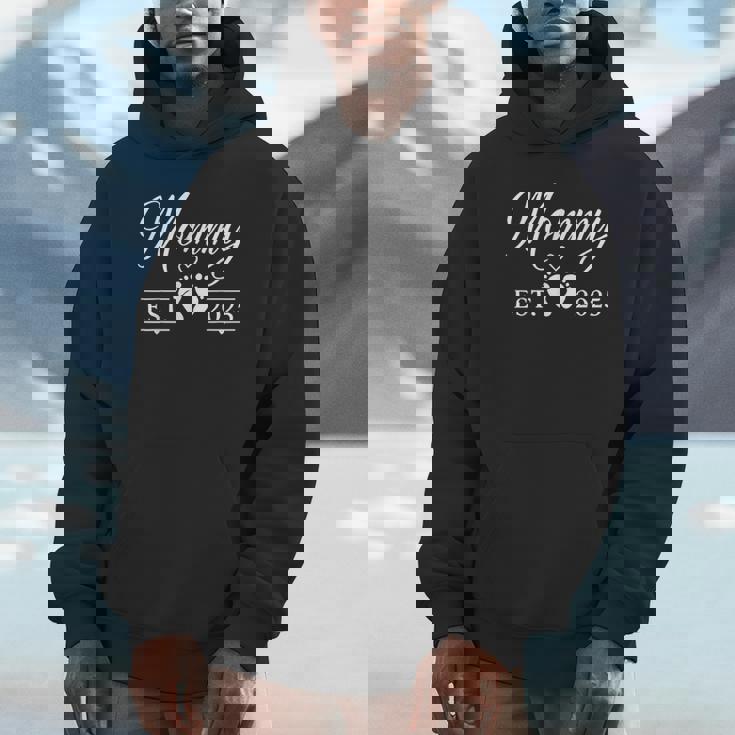 Mommy Est 2025 For New And Expecting Pregnant Moms Unisex Hoodie