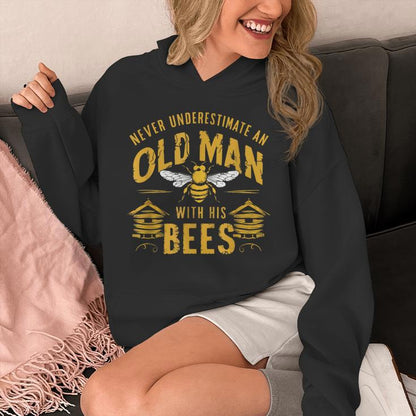 Vintage Never Underestimate An Old Man Beekeeper Unisex Hoodie