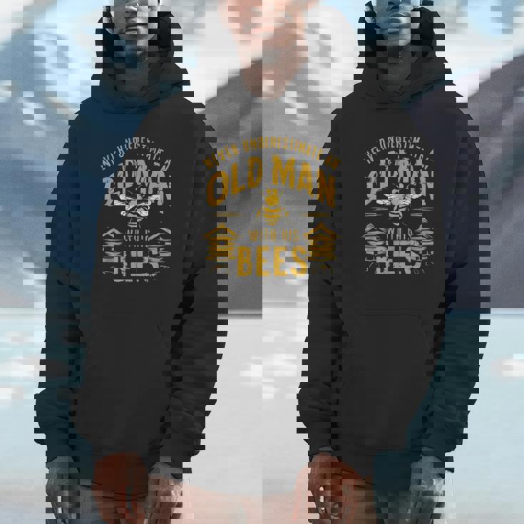 Vintage Never Underestimate An Old Man Beekeeper Unisex Hoodie
